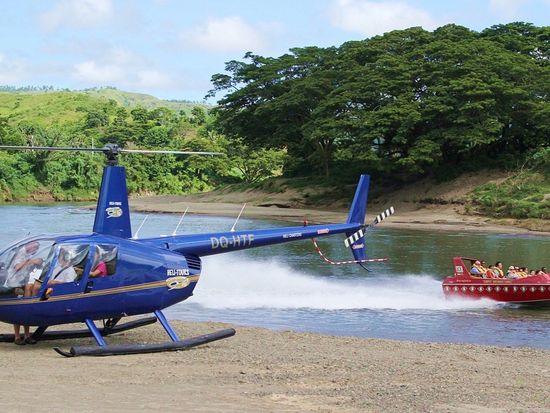 Helicopter-transfering-passenger