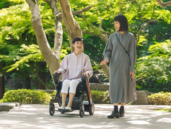 【成田空港】電動型車いすレンタルサービス　近距離移動モビリティMoVA アクセス抜群の第1ターミナル南ウイング1階