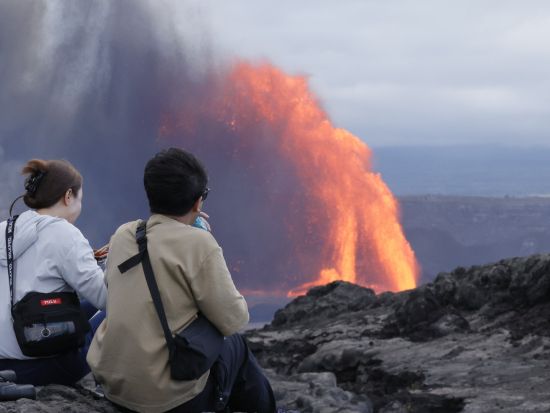 ハワイ島　ヒロ出発世界遺産キラウエア火山＋サンセット＋マウナケア山麗星空観測　貸切プランあり＜夕食お弁当付／日本語ガイド／ヒロ地区ホテル＞