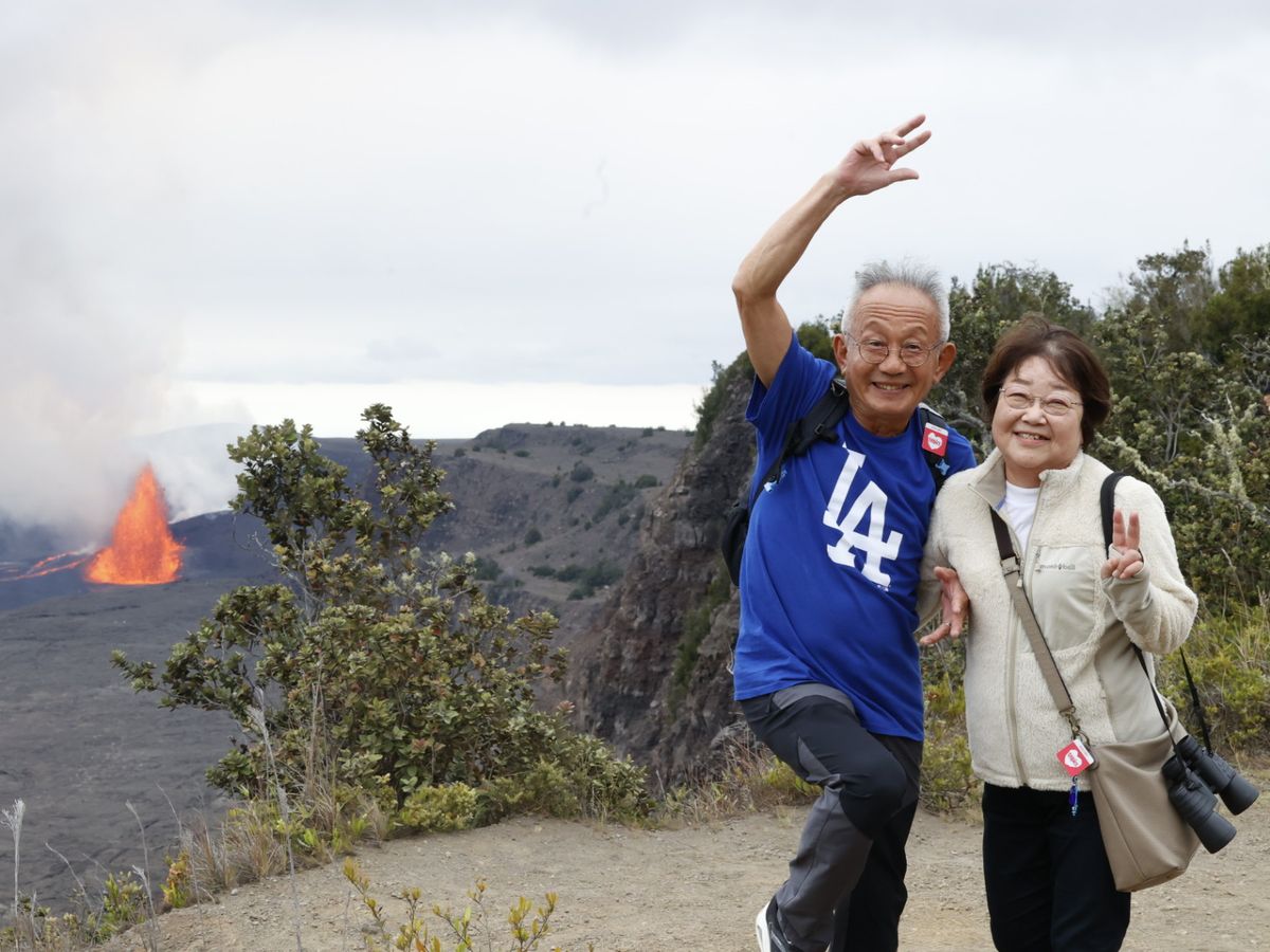 ハワイ島 ヒロ出発世界遺産キラウエア火山＋サンセット＋マウナケア山
