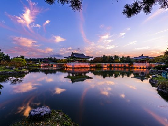 釜山発！慶州1日観光ツアー　世界遺産仏国寺＋大陵苑＋東宮と月池＋月精橋＋慶州校村マウル＜1名参加OK／選べる出発地／日本語ガイド＞