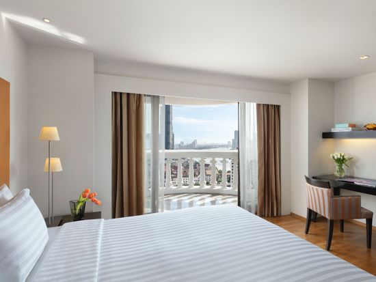 01-lebua-Suite-River-View-Bedroom