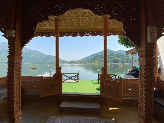 【貸切チャーター】スリナガル＆パハルガム 3泊4日！日本語アシスタント選択可＜専用車／英語ドライバー／高速代＆駐車場代込／ホテル送迎＞ *車1台あたり料金