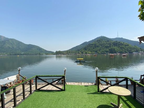 【貸切チャーター】スリナガル＆パハルガム 3泊4日！日本語アシスタント選択可＜専用車／英語ドライバー／高速代＆駐車場代込／ホテル送迎＞ *車1台あたり料金