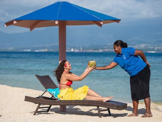 サヴァラ島日帰りクルーズ　美しいプライベートアイランドで自由時間を満喫！シュノーケリングやカヤックなども楽しめる♪＜送迎付／昼食付／デナラウ港発＞