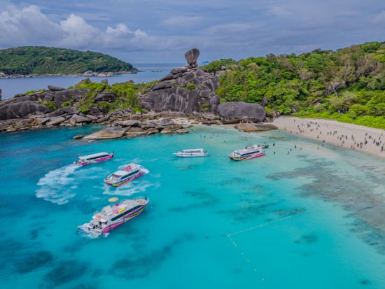 【カオラック発】人数が増えてもOK！10名様まで貸切ボートチャーター｜仲間や家族で巡るアイランドホッピング＜シミラン・スリン・ピピ島／英語・日本語ガイド対応＞