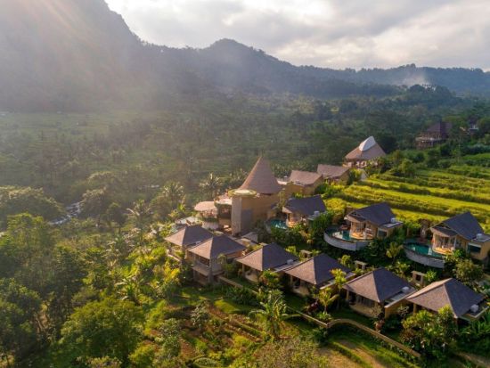 ☆クサンバの塩プレゼント☆バリ島の原風景シデメン村観光ツアー　伝統布工房＋クサンバ塩田＋ゴアラワ寺院＜日本語ガイド／ホテル送迎／3コースランチ付き＞by JTB
