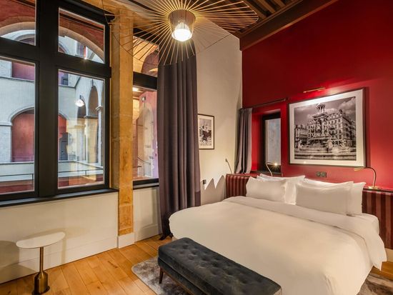 id_36257994-x_124-y_21-width_2724-height_1816