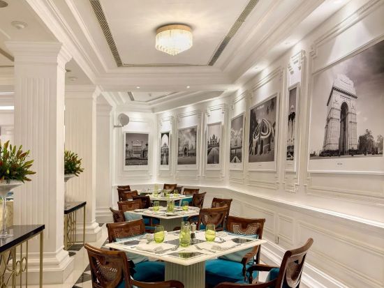 【レストラン予約】Claridge's Hotel アフタヌーンティービュッフェ事前予約＜往復送迎付き＞