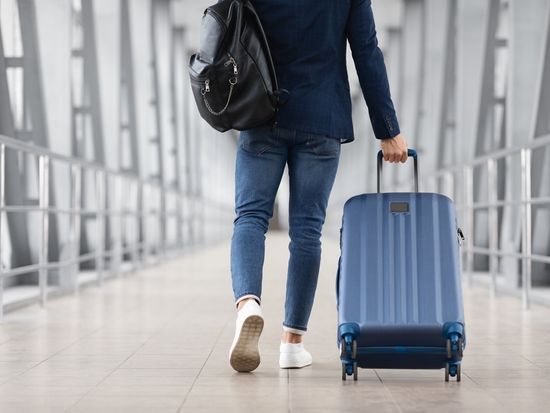 Airport_shutterstock_2060787821