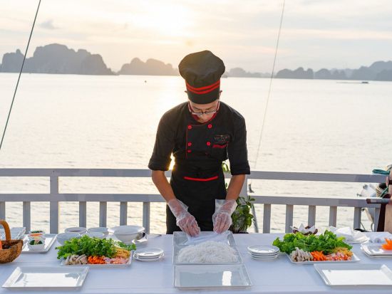 世界遺産ハロン湾1泊2日クルーズ「ビクトリースター号」豪華なキャビンに宿泊＆料理教室など豊富なアクティビティ＜英語ガイド／ハノイ往復送迎または現地集合＞