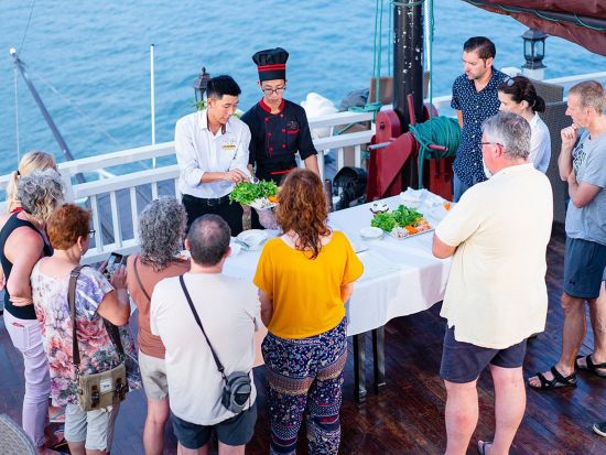 世界遺産ハロン湾1泊2日クルーズ「ビクトリースター号」豪華なキャビンに宿泊＆料理教室など豊富なアクティビティ＜英語ガイド／ハノイ往復送迎または現地集合＞