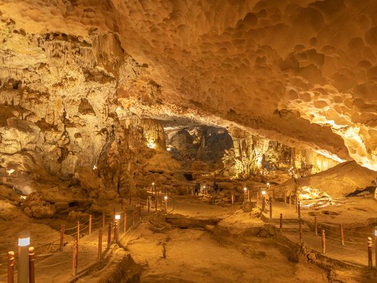 Vietnam_Ha Long Bay_Sung Sot Cave_shutterstock_1448412761