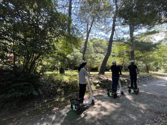 松江城の裏庭を探訪！最新モビリティ「ストリーモ」で楽しむ静かな歴史散歩と天守登閣プラン＜2時間＞