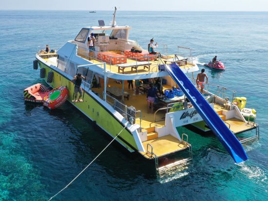 【那覇で唯一の少人数制パラセーリング】快適に慶良間ブルーを堪能しよう。＜1時間半／那覇発＞