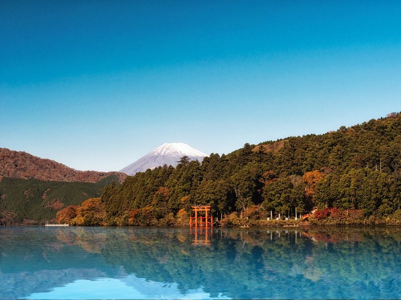 Japan_Kanagawa_Hakone_Lake Ashinoko_Fuji_AdobeStock_165242487 (1)