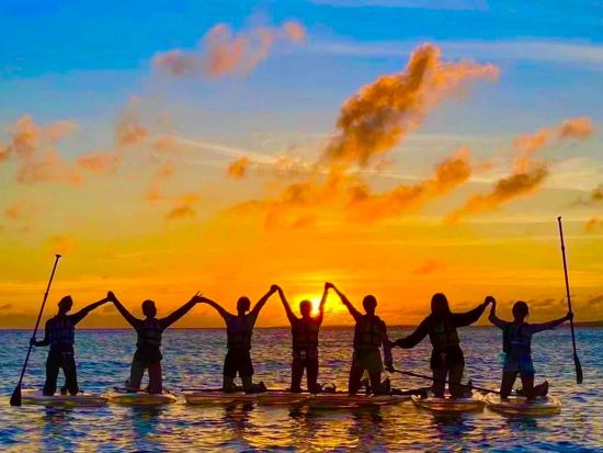 宮古島サンセットクリアSUP 夕焼けに染まる海で絶景体験 素敵な1日の締めくくりをしよう◎＜写真・動画データ無料付き／約2時間＞
