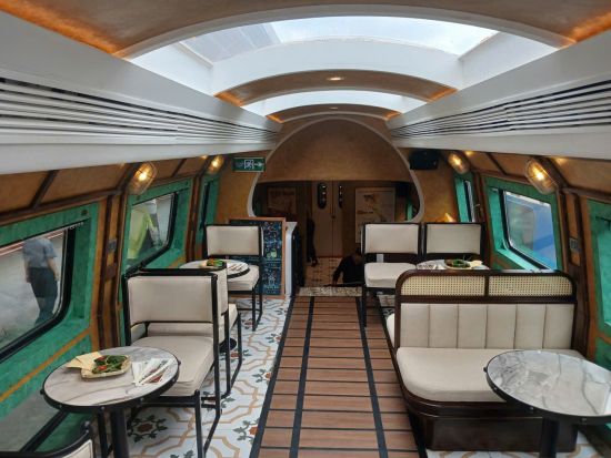 観光列車「ザ・ハノイトレイン」＆定番市内観光ツアー　 ハノイ大教会+文廟+Pho 10でのフォー昼食 ＜日本語ガイド／ハノイ発着／トレインストリート解散可＞