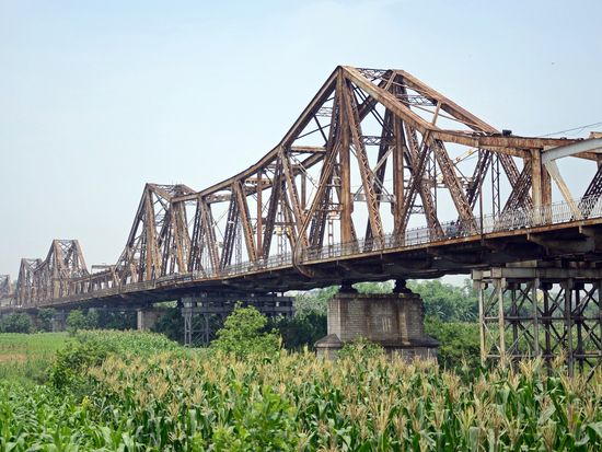 Hanoi_Long Bien Bridge_pixta_2772840_M