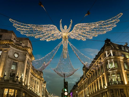 uk_london_regent-treet_christmas_shutterstock_778087639 (1)