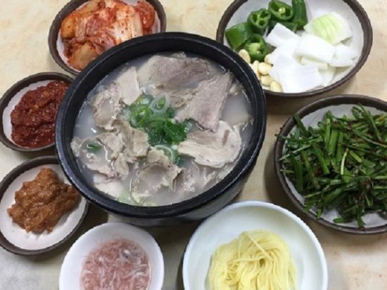 釜山ナイトツアー　広安里Mドローンライトショー＋夜景スポット巡り　テジクッパの夕食付き＜土曜日／選べる出発地／日本語ガイド＞