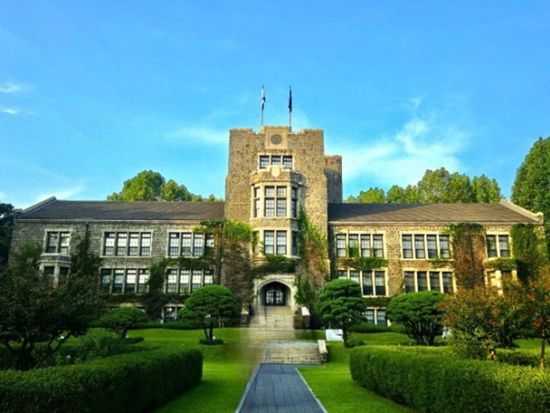 ソウル学生街巡り！延世大学校＆弘大散策ツアー　韓国ドラマのロケ地としても有名な大学で即席トッポッキのランチ込＜午前／日本語ガイド＞