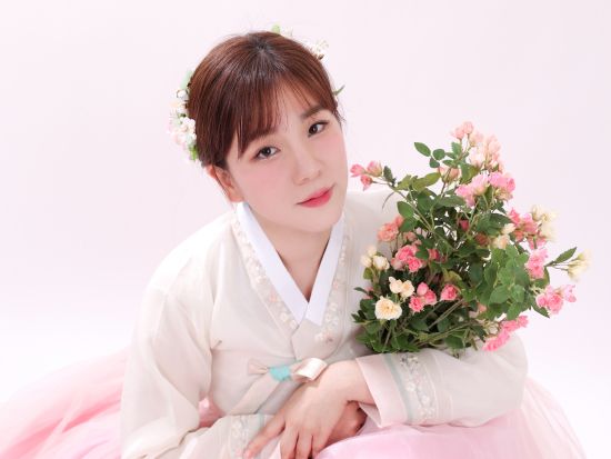 明洞 フォトスタジオ「Ohn Studio」女子旅の思い出にも！韓国風フォト撮影＆パーソナルカラー診断！ ヘアメイクオプション選択可＜8番出口すぐ／日本語OK＞