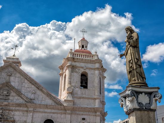 Philippines_Cebu Island_Basilica Minore del Santo Nino_shutterstock_507793720