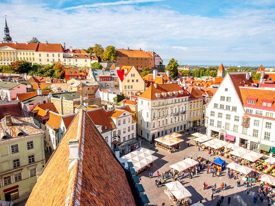 Estonia_Tallinn_Old town_shutterstock_515193550