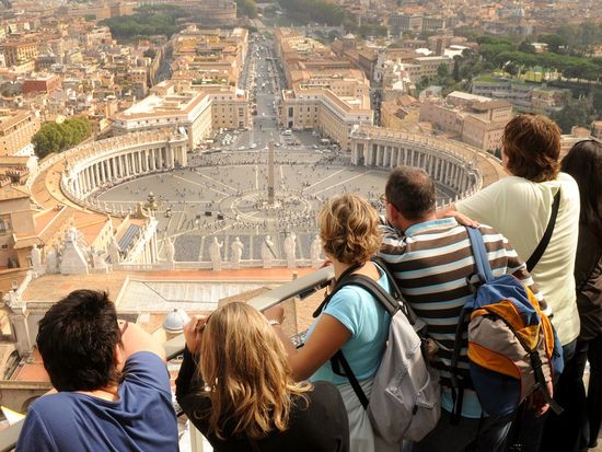 Italy_Rome_St Peter's Cathedral_View from top_AdobeStock_139348002