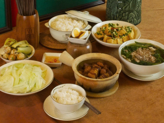 【帰国日プラン】「 アーバンオアシススパ」でマッサージ+ミシュランガイド掲載「Vị An」ベトナム料理ディナー+空港お送り＜午後／日本語ガイド／ハノイ発＞