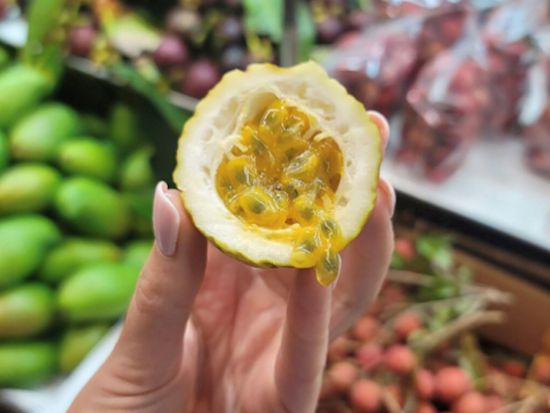 チャイナタウングルメツアー　ハワイの多様な食文化を体験！13～16種類の試食＆街歩きを楽しめる食べ歩きツアー＜ホノルル市内送迎付き＞