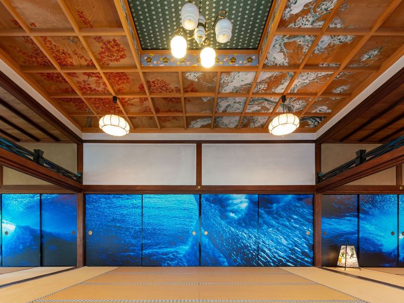 西陣 興聖寺  方丈　海中写真の襖絵１