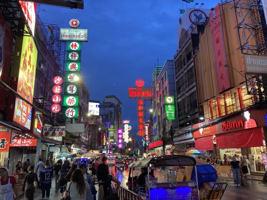 バンコク中華街ミシュラン・ナイトフードツアー｜現地グルメ15種以上の食べ歩き体験 