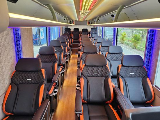 リムジン18名乗り、22名乗り車内