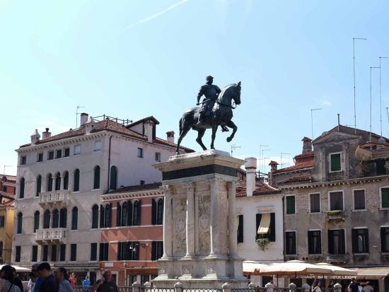 ヴェネチア徒歩観光ツアー　サン・マルコ広場からリアルト橋へ＜2時間／混載／英語ガイド＞ *当日予約OK