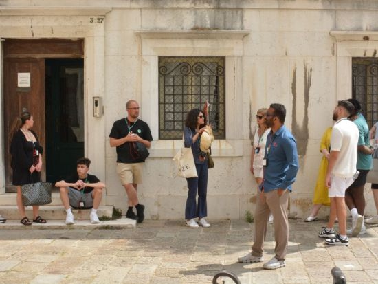 ヴェネチア徒歩観光ツアー　サン・マルコ広場からリアルト橋へ＜2時間／混載／英語ガイド＞ *当日予約OK