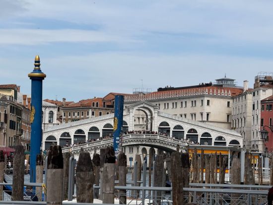 ヴェネチア徒歩観光ツアー　サン・マルコ広場からリアルト橋へ＜2時間／混載／英語ガイド＞ *当日予約OK