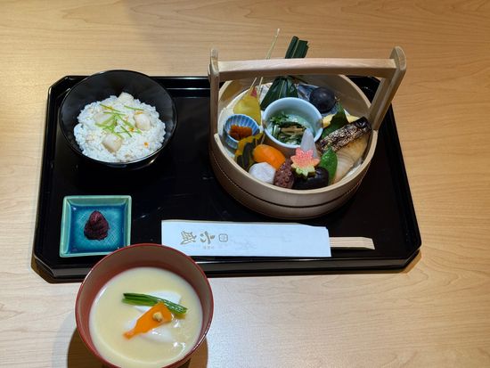 六盛　手をけ弁当　白みそ雑煮