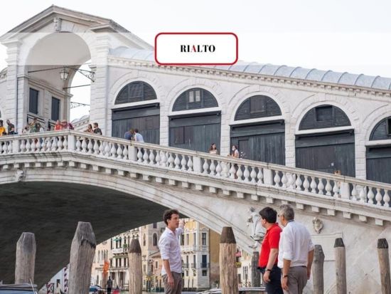 ヴェネチア徒歩観光＆ゴンドラ乗船ツアー　サンマルコ～リアルト橋を巡る街歩きと運河の旅＜約3時間／混載／英語ガイド＞ *当日予約OK