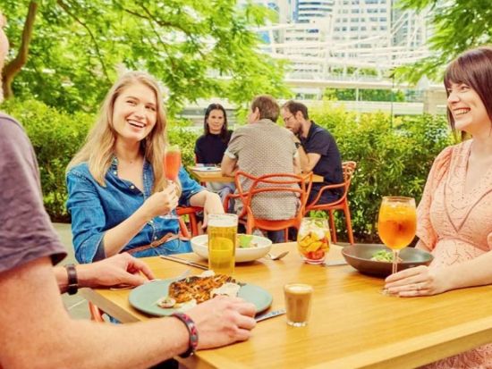 クイーンズランド美術館＆モダンアートギャラリー見学ツアー　美術とグルメを堪能！川沿いでの優雅なランチ付き＜英語ガイド／ブリスベン発＞