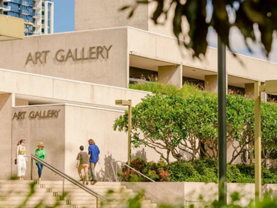 クイーンズランド美術館＆モダンアートギャラリー見学ツアー　美術とグルメを堪能！川沿いでの優雅なランチ付き＜英語ガイド／ブリスベン発＞