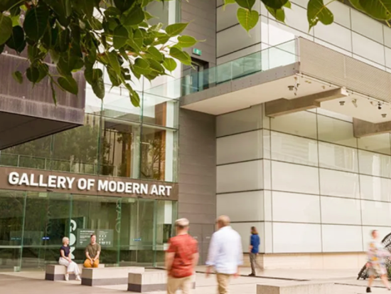 クイーンズランド美術館＆モダンアートギャラリー見学ツアー　美術とグルメを堪能！川沿いでの優雅なランチ付き＜英語ガイド／ブリスベン発＞