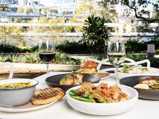 クイーンズランド美術館＆モダンアートギャラリー見学ツアー　美術とグルメを堪能！川沿いでの優雅なランチ付き＜英語ガイド／ブリスベン発＞