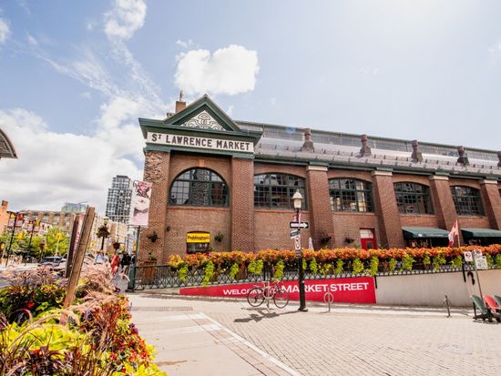 st-lawrence-market-toronto-exterior