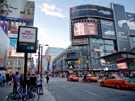 yonge-dundas-square-toronto-city-lights