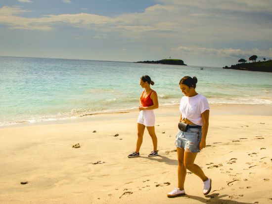 バリ島東部 インスタ映えツアー　日の出＆天国の門＆バージンビーチ ＜早朝／朝食付き／英語ガイド＞