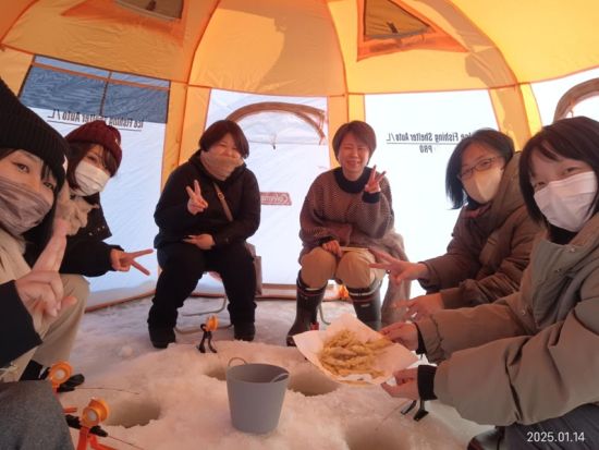 茨戸川氷上わかさぎ釣り体験　1グループ1テントで安心♪わかさぎは天ぷらで実食！ ＜12～3月／約2時間／送迎選択可／札幌近郊＞