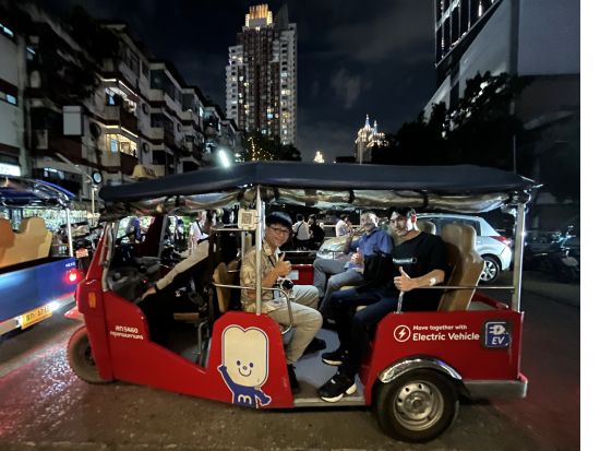 トゥクトゥクで行く！バンコク夜のバー巡り（サイアム・プラトゥーナム・シーロム編）