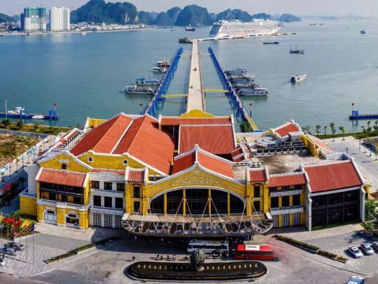 世界遺産ハロン湾サンセット＆ナイトクルーズ シーオクトパス号で楽しむ豪華ビュッフェ＆花火鑑賞　現地集合・解散プランあり＜午後発／日本語ガイド／ハノイ発＞